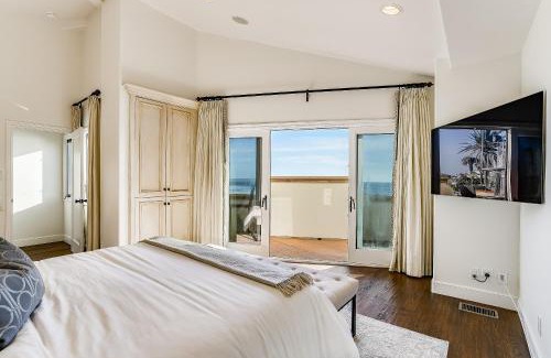 La Jolla House | Luxury, renovated, oceanfront home with incredible deck & views - dogs welcome