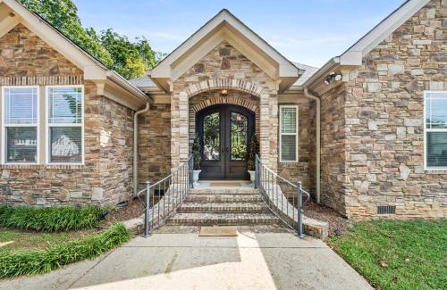 Red Bank House | Luxury Retreat in Red Bank TN