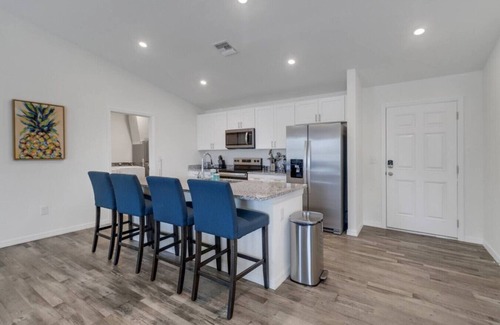 Mariner House | Luxury Retreat w/Heated Saltwater Pool &Big Patio Perfect for 2 families