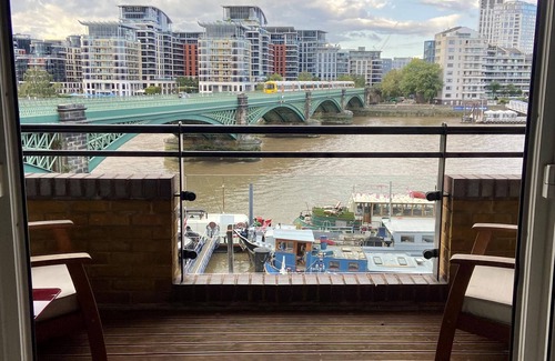 St. Mary's Park Apartment | Luxury riverside apartment in Battersea. Balcony/Private secure parking
