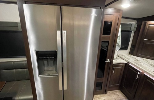Wheatland House | Luxury RV in gated, quiet, country setting. Perfect for traveling professionals.