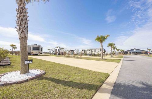 Foley RV Rental | Luxury RV Lot 139 at Grand Riviera Resort in Foley, AL