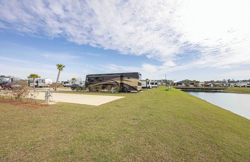 Foley RV Rental | Luxury RV Lot 98 at Grand Riviera Resort in Foley, AL