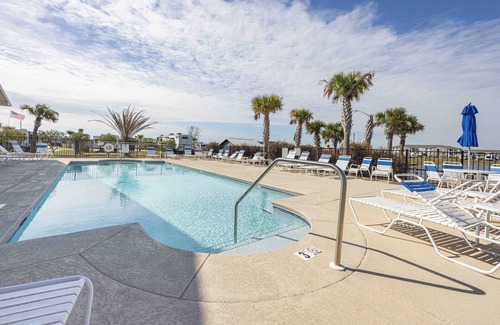 Foley RV Rental | Luxury RV Lot 98 at Grand Riviera Resort in Foley, AL