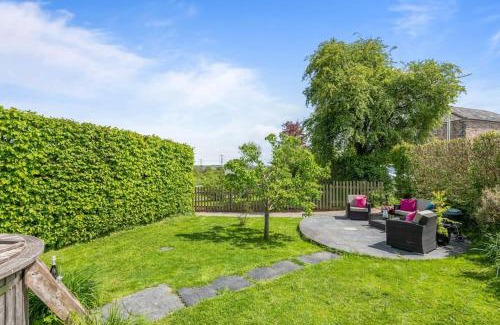 Totnes House | Luxury self-contained cottage for two with hot tub