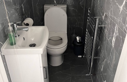 Coventry House | Luxury serviced accommodation with private room and communal kitchen/bathrooms