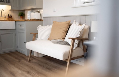 Sudbury Apartment | Luxury Shepherds Hut, outdoor area and hot tub