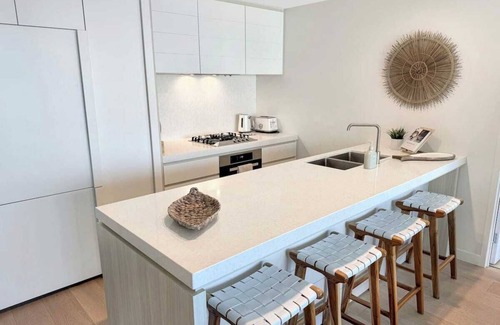 Broadbeach Apartment | Luxury Signature Stay Ocean Views 2BR Level 16