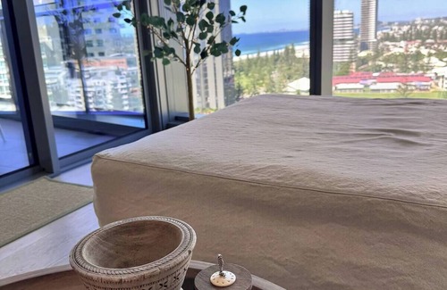 Broadbeach Apartment | Luxury Signature Stay Ocean Views 2BR Level 16