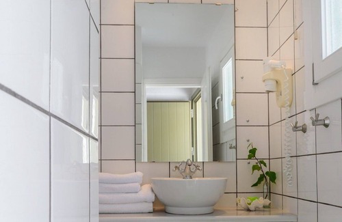 Kanapitsa Villa | Luxury Skiathos Villa | 1 Bedroom Holiday Suite | Vromolimnos