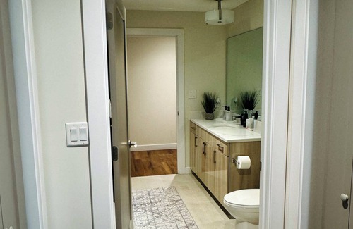 Saugus Condo | Luxury Skyline Penthouse - 1 Bedroom condo