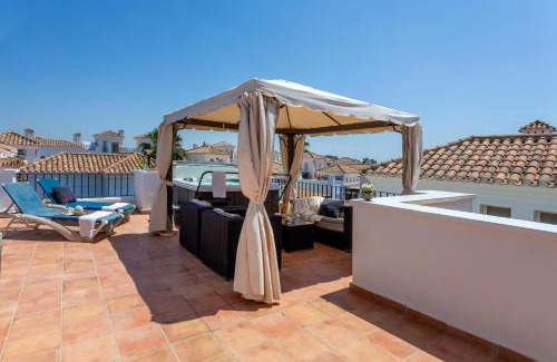 Roldan Villa | Luxury Spa and golf villa Denton