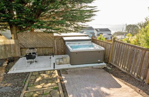 Moss Beach Apartment | Luxury Spa Retreat Guest House with Ocean View