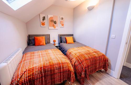 Canton Apartment | LUXURY SPACIOUS 2-BED & High Ceiling