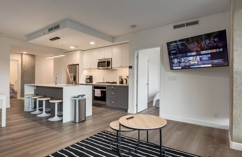 Kensington Apartment | *Luxury* Spacious 2BR+2Bath in Kensington