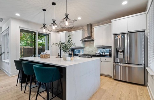 Swede Hill Apartment | Luxury Stay w/Ping-Pong & Pool