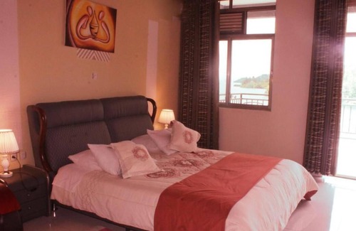 Kibuye House | Luxury Suite with balcony and incredible view on the water