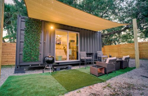 Vero Beach Apartment | Luxury Tiny Container Home 2mi to Beach Private