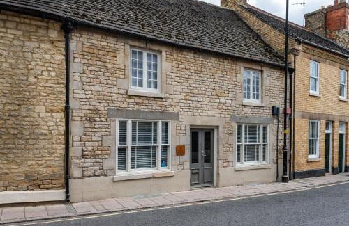 Stamford Apartment | Luxury town centre loft apartment in converted Granary
