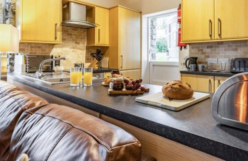Roch Cottage | Luxury traditional Pembrokeshire stone cottage with Hot Tub and log burner.