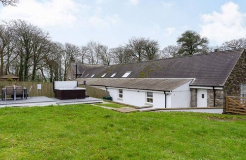 Roch Cottage | Luxury traditional Pembrokeshire stone cottage with Hot Tub and log burner.