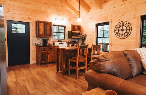 Fredericksburg Cabin | Luxury Treehouse Cabin Over Salt Creek, Cabin 2