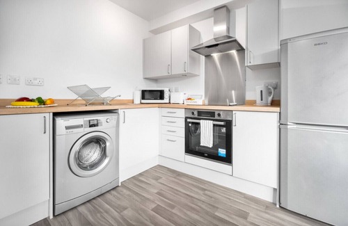 Cradley Heath Apartment | Luxury Two Bedroom Apartment - Parking - Smart TV