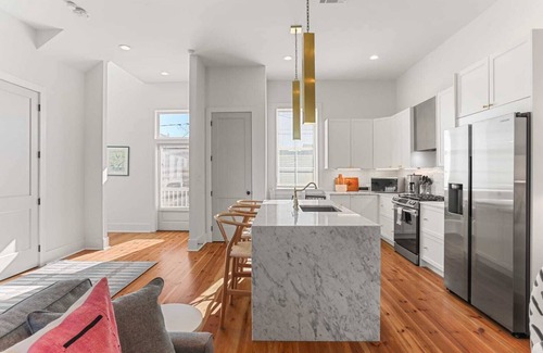 West Riverside House | Luxury Uptown 4BR | Courtyard | Elegantly Designed