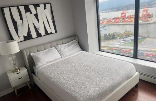 Gastown Apartment | Luxury Urban Escape with Million-Dollar Vancouver Views