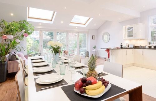 Walpole House | Luxury Victorian 5/6 bdr town house. Sleeps 10-14. Garden and Parking