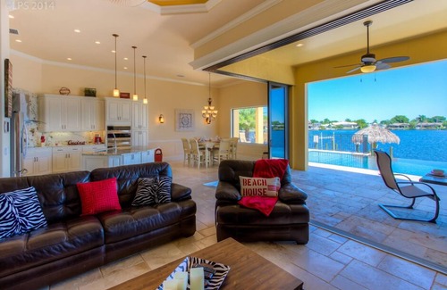 Eight Lakes House | Luxury villa in a prime location with an oversized pool and whirlpool