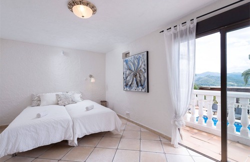 Real de Gandia Villa | Luxury villa of 300 m2 with solar heated pool and scenic views for 15 persons
