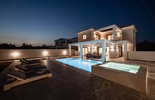 Vanato Villa | Luxury villas with private pool and jacuzzi.
