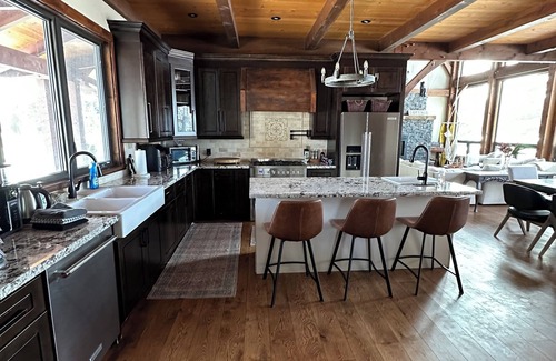Huntsville Cottage | Luxury Waterfront Cottage Muskoka!