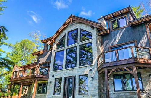 Huntsville Cottage | Luxury Waterfront Cottage Muskoka!