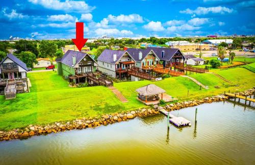 Freeport Villa | Luxury Waterfront Home Family and Pet Friendly Near Surfside Beach 11 Mins