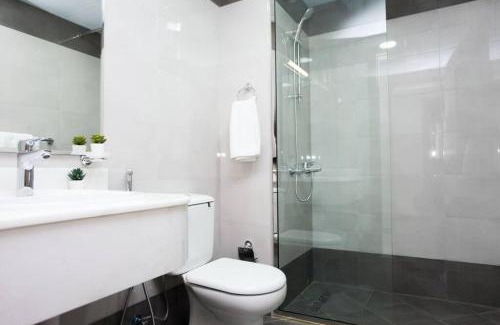 Al Majaz Apartment | Luxury waterview 2BD