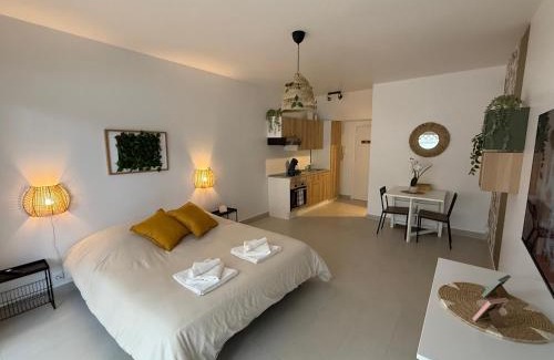 Neuilly-sur-Marne Apartment | Luxury Zen & Love Studio - Proche Paris & Disneyland