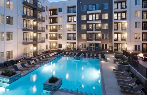 Richardson Apartment | Luxury1BR King Suite | Pool, Parking & Fitness Cen
