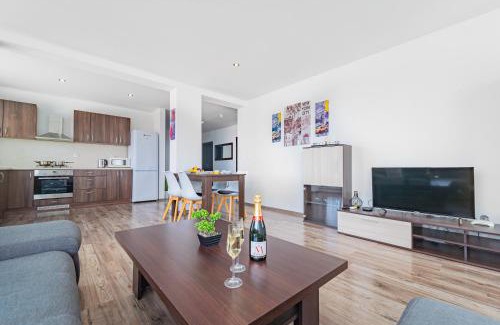 Novaky Apartment | Luxusný, plne zariadený, súkromný apartmán s klimatizáciou neďaleko historického kúpeľného mesta Bojnice