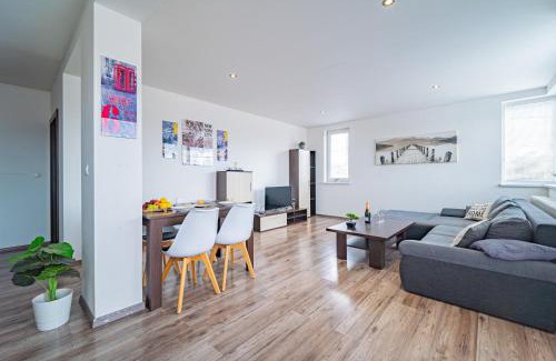 Novaky Apartment | Luxusný, plne zariadený, súkromný apartmán s klimatizáciou neďaleko historického kúpeľného mesta Bojnice