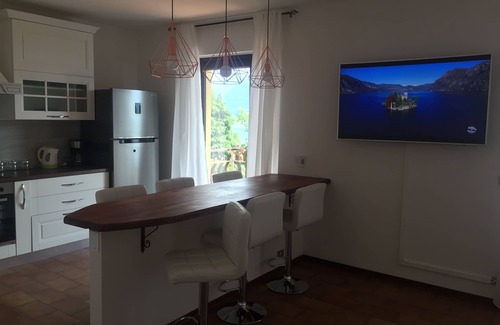 Tavernola Apartment | ✨Luz House✨ Lake of Iseo