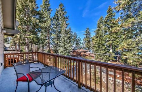 Lincoln Park House | Lv12 luxury villa with hot tub, close to skiing