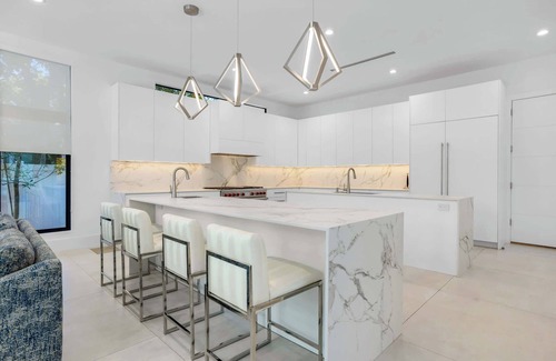 Harbour Inlet House | LVS Villa Blanco 5BR Coastal Oasis with Rooftop Sunset Deck, Heated Pool, Spa &