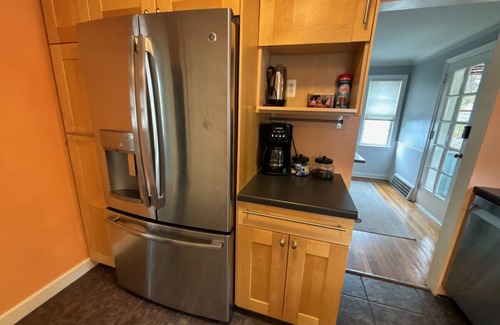 Lyndhurst House | Lyndhurst 3 BR 1 Bath Home for Monthly Rental w Smart TVs and wood flooring in quiet neighborhood