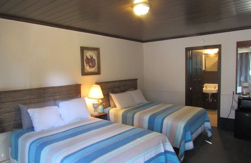 Almo Hotel | Lynnhurst Resort Motel #6 - Dog Friendly - Jet ski Rentals on Site