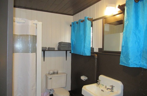 Almo Hotel | Lynnhurst Resort Motel #6 - Dog Friendly - Jet ski Rentals on Site