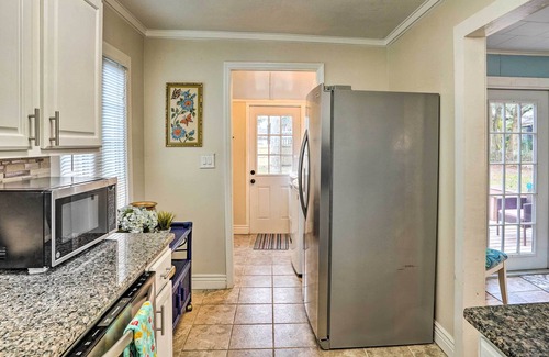 Dixieland Cottage | Lynns Historic Dixieland Cottage Near Downtown