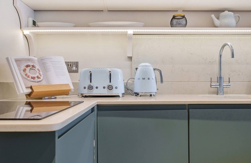 Enstone Cottage | LYNTON COTTAGE, pet friendly, character holiday cottage in Enstone