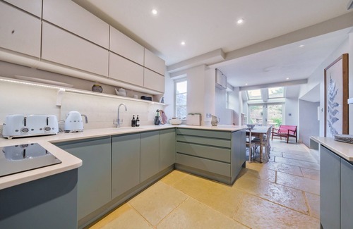 Enstone Cottage | LYNTON COTTAGE, pet friendly, character holiday cottage in Enstone